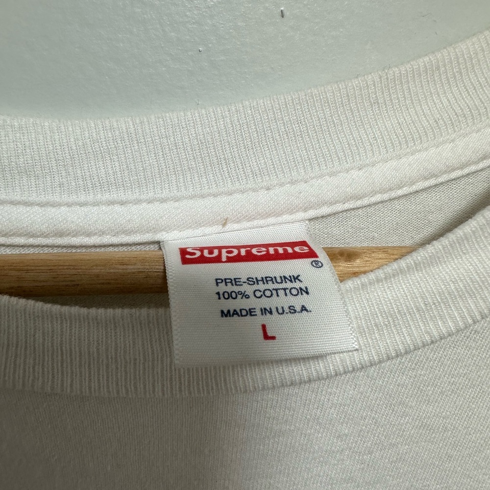 Supreme tshirt - Picture 3 of 3